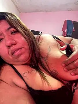 Snapshot of Wenlop chatting on 10-11-25, 03:32 Wenlop online show from 10-11-25, 03:32