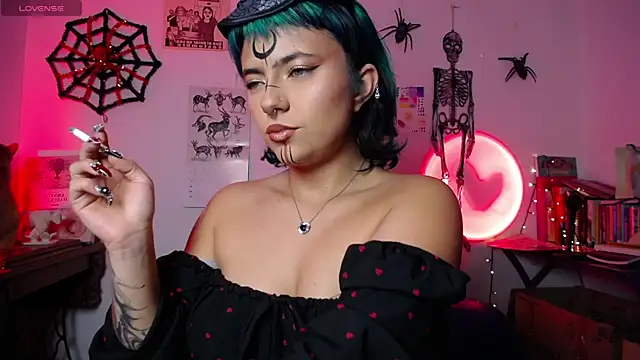 Snapshot of AlmaNanax chatting on 10-28-25, 02:04 AlmaNanax online show from 10-28-25, 02:04