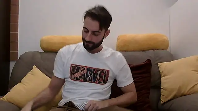 Amicisegreti online show from 12-17-25, 04:24