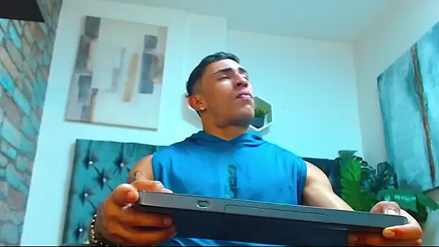 Snapshot of adrian_ray chatting on 09-27-25, 06:02 adrian ray online show from 09-27-25, 06:02