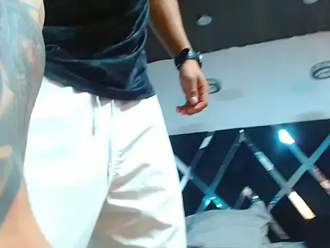 Snapshot of adrian_ray chatting on 09-30-25, 06:02 adrian ray online show from 09-30-25, 06:02