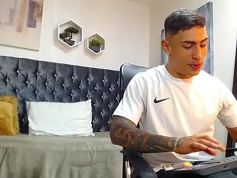 Snapshot of adrian_ray chatting on 10-03-25, 06:16 adrian ray online show from 10-03-25, 06:16