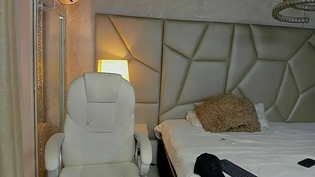 Snapshot of adrian_ray chatting on 10-04-25, 11:52 adrian ray online show from 10-04-25, 11:52