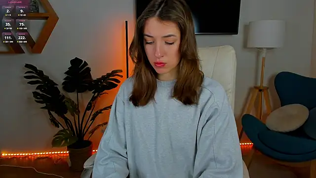 Snapshot of SweetVikki chatting on 02-10-26, 09:24 SweetVikki online show from 02-10-26, 09:24