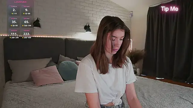 Snapshot of SweetVikki chatting on 02-17-26, 09:50 SweetVikki online show from 02-17-26, 09:50