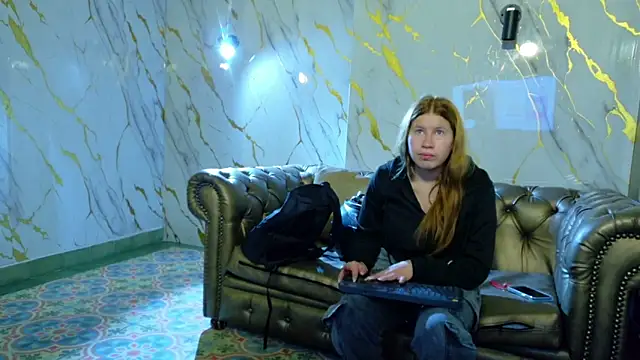 Olivia11  online show from 12-18-25, 11:38