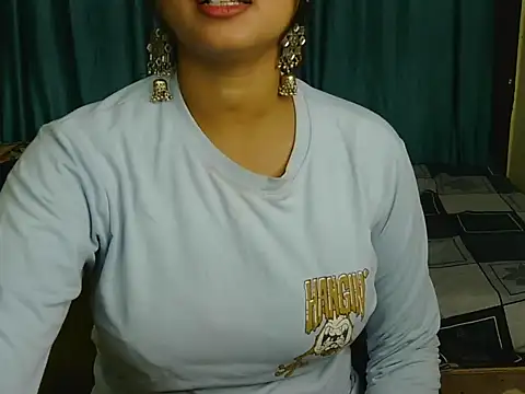 Snapshot of priya-kumari22 chatting on 10-08-25, 04:21 priya-kumari22 online show from 10-08-25, 04:21