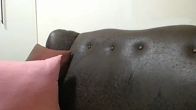 Snapshot of bustylaura4u chatting on 02-15-25, 02:47 bustylaura4u online show from 02-15-25, 02:47