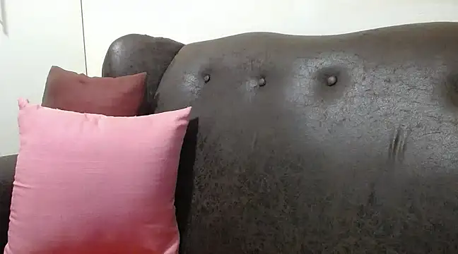 Snapshot of bustylaura4u chatting on 02-17-25, 06:15 bustylaura4u online show from 02-17-25, 06:15