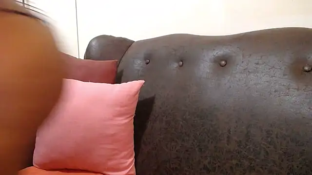 Snapshot of bustylaura4u chatting on 02-23-25, 03:40 bustylaura4u online show from 02-23-25, 03:40