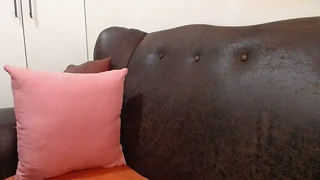 Snapshot of bustylaura4u chatting on 03-01-25, 08:02 bustylaura4u online show from 03-01-25, 08:02