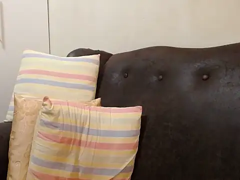 Snapshot of bustylaura4u chatting on 10-25-25, 03:51 bustylaura4u online show from 10-25-25, 03:51