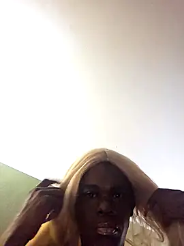 Cocoaversace302 online show from 10-21-25, 09:26