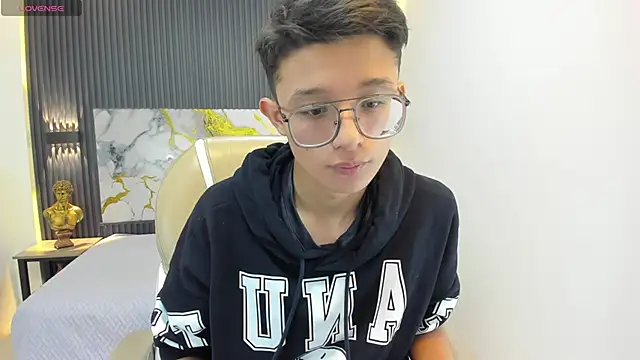 SantiagoRusso18 online show from 09-10-25, 12:38