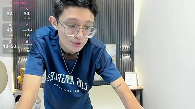 SantiagoRusso18 online show from 10-12-25, 01:10