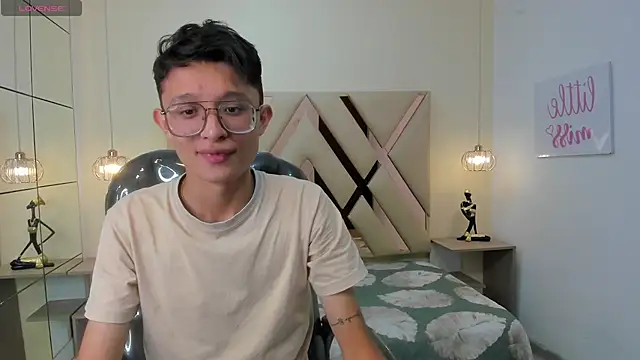 SantiagoRusso18 online show from 12-14-25, 07:40