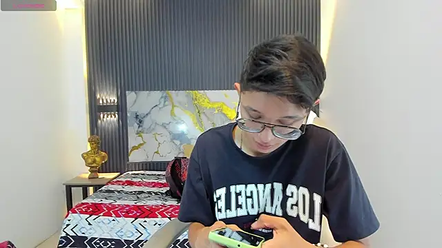 SantiagoRusso18 online show from 12-20-25, 12:23