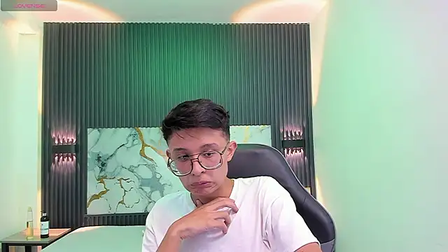 SantiagoRusso18 online show from 02-03-26, 08:14