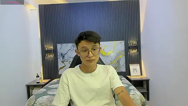 SantiagoRusso18 online show from 02-11-26, 07:19