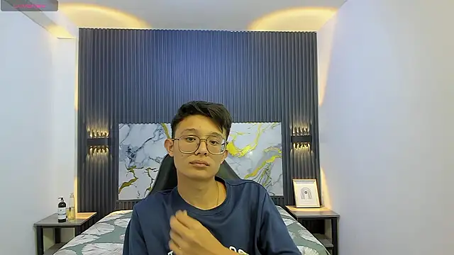 SantiagoRusso18 online show from 02-12-26, 08:26