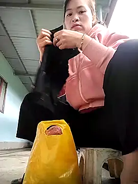 tuyetnhi-00 online show from 10-02-25, 01:12