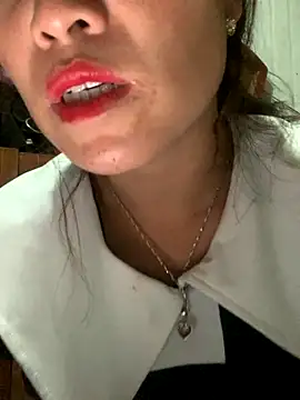 tuyetnhi-00 online show from 10-07-25, 01:19