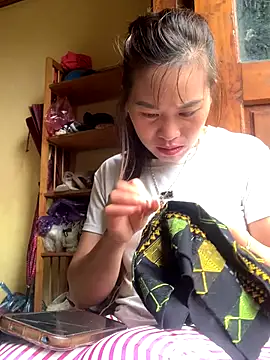 tuyetnhi-00 online show from 10-14-25, 02:01