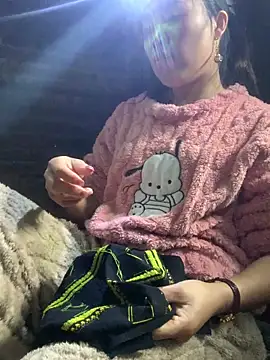 tuyetnhi-00 online show from 12-14-25, 02:06