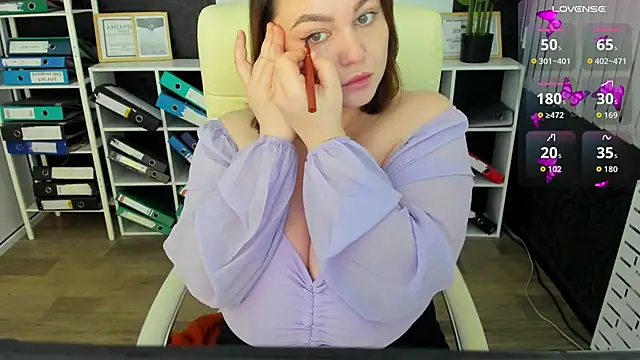 Snapshot of _feel_me_ chatting on 12-23-25, 01:58 feel me online show from 12-23-25, 01:58