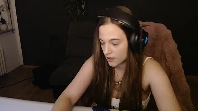 Snapshot of Luna_Lynn chatting on 11-26-25, 07:48 Luna Lynn online show from 11-26-25, 07:48