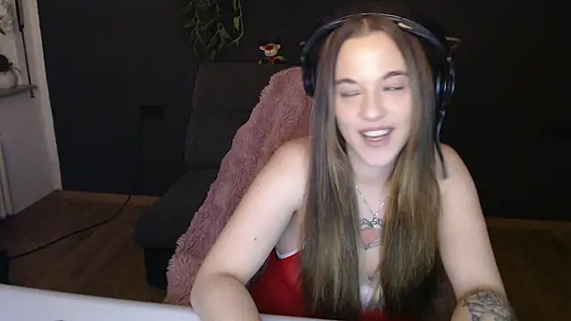 Snapshot of Luna_Lynn chatting on 11-29-25, 10:24 Luna Lynn online show from 11-29-25, 10:24