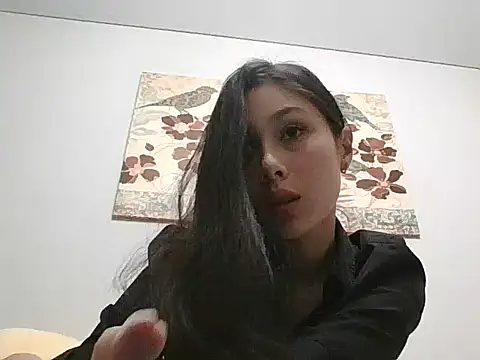 Snapshot of Lunavyn chatting on 10-13-25, 11:43 Lunavyn online show from 10-13-25, 11:43