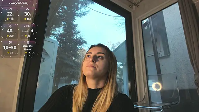 Ella Vee online show from 11-25-25, 05:40