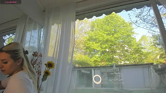 Ella Vee online show from 04-24-26, 05:43