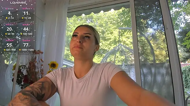 Snapshot of Ella_Vee chatting on 06-29-26, 05:46 Ella Vee online show from 06-29-26, 05:46