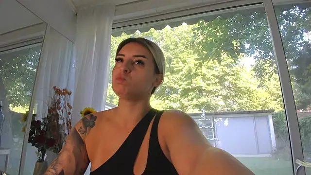 Snapshot of Ella_Vee chatting on 07-10-26, 06:17 Ella Vee online show from 07-10-26, 06:17