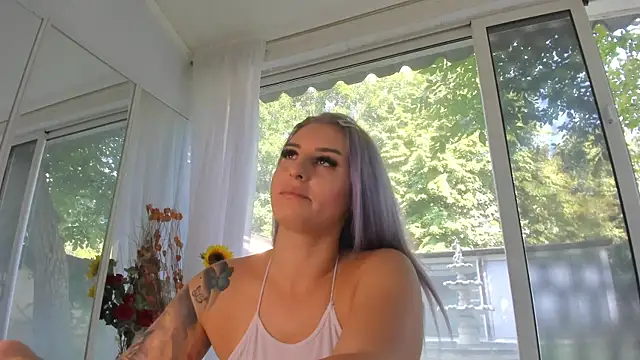Snapshot of Ella_Vee chatting on 07-19-26, 07:01 Ella Vee online show from 07-19-26, 07:01