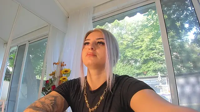 Snapshot of Ella_Vee chatting on 07-26-26, 04:31 Ella Vee online show from 07-26-26, 04:31
