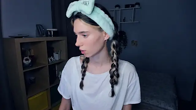 AntonettaTarring online show from 09-11-25, 07:30