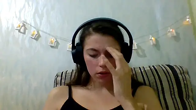 Snapshot of CutieAnny chatting on 09-09-25, 04:56 CutieAnny online show from 09-09-25, 04:56