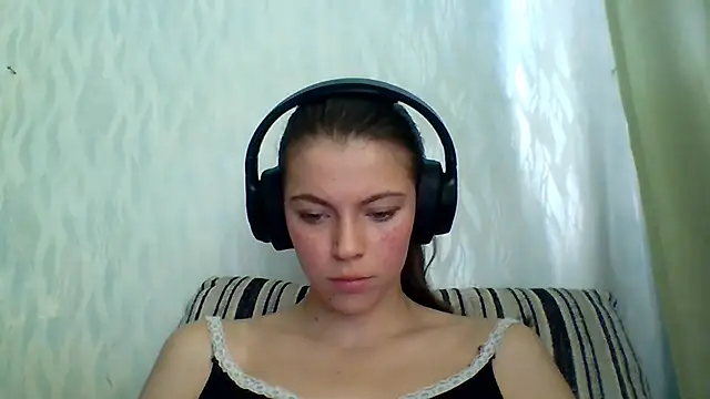 Snapshot of CutieAnny chatting on 09-13-25, 05:18 CutieAnny online show from 09-13-25, 05:18