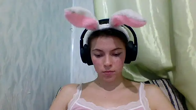 Snapshot of CutieAnny chatting on 09-15-25, 05:46 CutieAnny online show from 09-15-25, 05:46