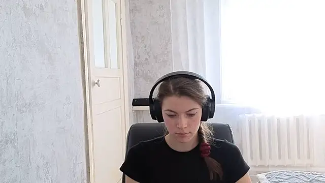 Snapshot of CutieAnny chatting on 09-27-25, 06:18 CutieAnny online show from 09-27-25, 06:18