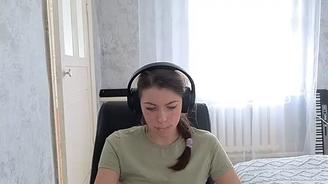 Snapshot of CutieAnny chatting on 10-01-25, 04:18 CutieAnny online show from 10-01-25, 04:18