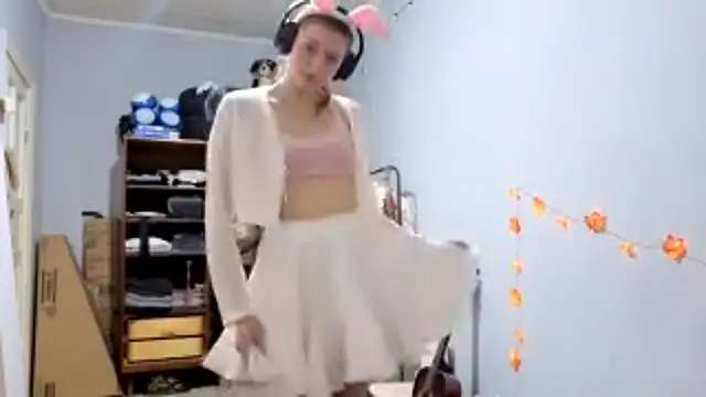 Snapshot of CutieAnny chatting on 10-13-25, 04:29 CutieAnny online show from 10-13-25, 04:29