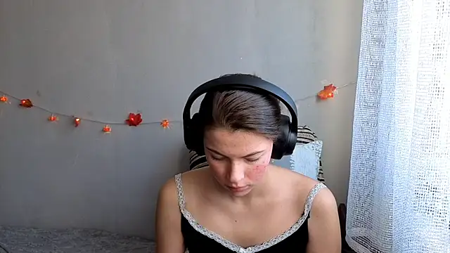 Snapshot of CutieAnny chatting on 10-14-25, 04:35 CutieAnny online show from 10-14-25, 04:35