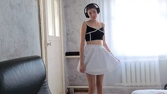 Snapshot of CutieAnny chatting on 10-17-25, 04:26 CutieAnny online show from 10-17-25, 04:26