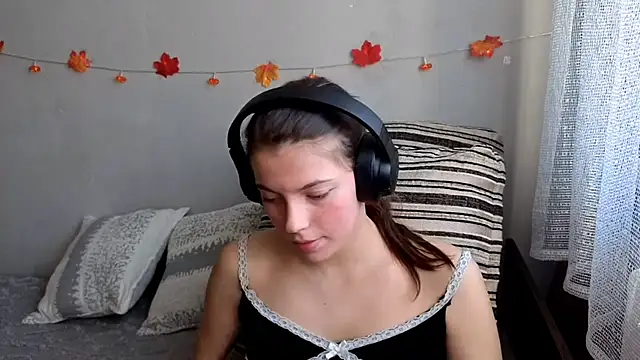 Snapshot of CutieAnny chatting on 10-20-25, 04:57 CutieAnny online show from 10-20-25, 04:57