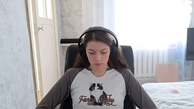 Snapshot of CutieAnny chatting on 10-24-25, 04:31 CutieAnny online show from 10-24-25, 04:31