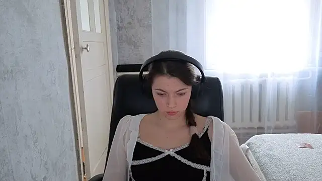 Snapshot of CutieAnny chatting on 10-31-25, 04:24 CutieAnny online show from 10-31-25, 04:24